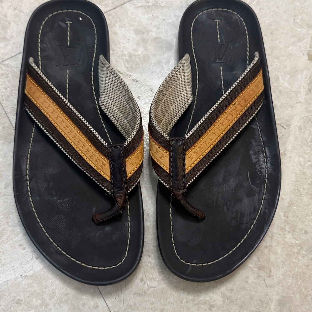 LV MENS LEATHER FLIP FLOPS